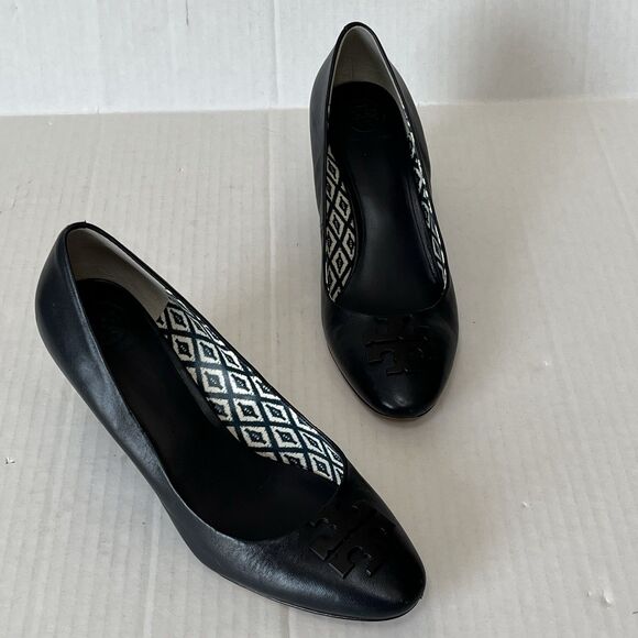 Tory Burch Navy Leather Slip On Wedge Pumps Sz 9M Round Toe Logo Emblem Comfort - Picture 14 of 16
